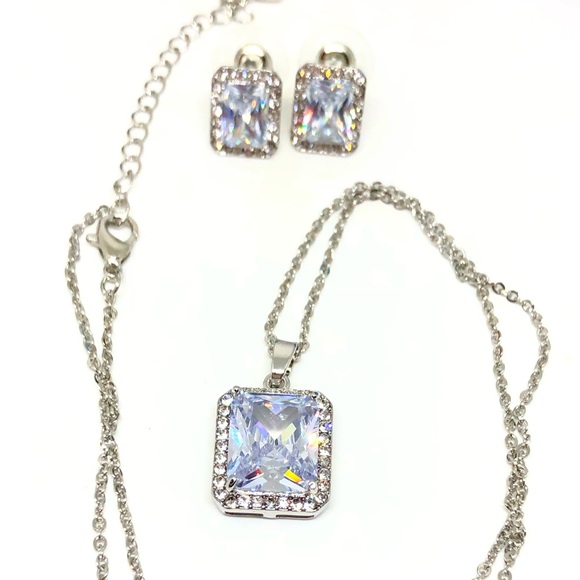 925/14kw Gold Cushion Cut CZ Necklace & Earrings Set - Picture 1 of 15